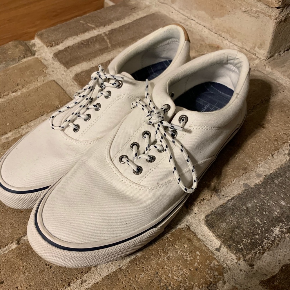 Vineyard vine sperrys